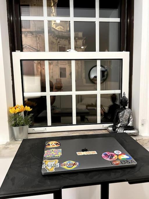 Appartamento Luxury Artistic Digital Nomad Getaway W/ Terrace Lisbona Esterno foto