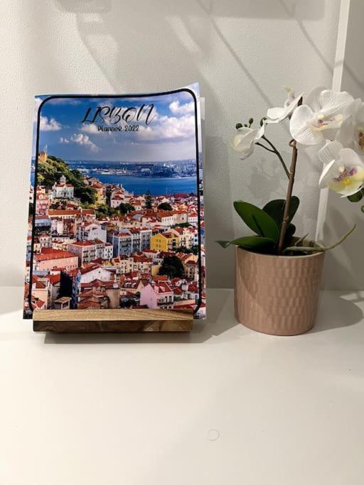Appartamento Luxury Artistic Digital Nomad Getaway W/ Terrace Lisbona Esterno foto