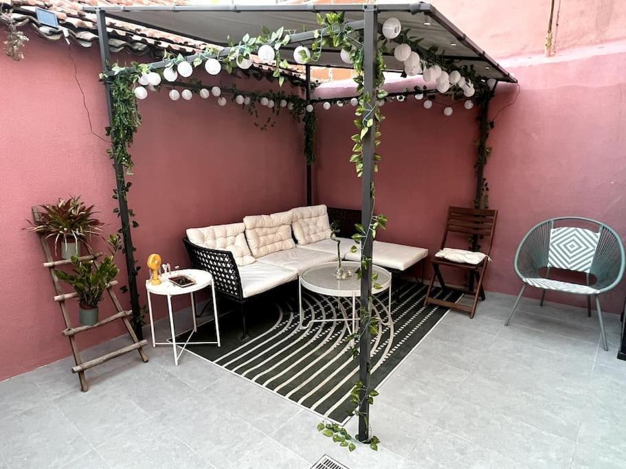 Appartamento Luxury Artistic Digital Nomad Getaway W/ Terrace Lisbona Esterno foto