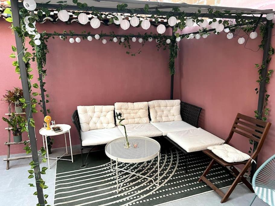 Appartamento Luxury Artistic Digital Nomad Getaway W/ Terrace Lisbona Esterno foto