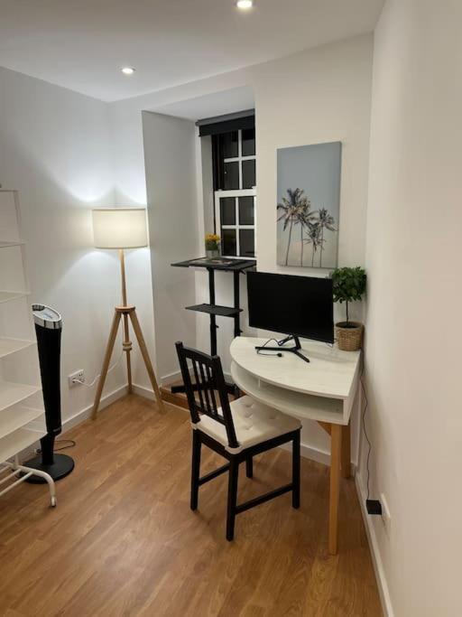 Appartamento Luxury Artistic Digital Nomad Getaway W/ Terrace Lisbona Esterno foto