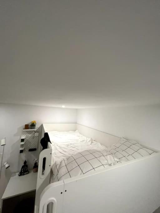 Appartamento Luxury Artistic Digital Nomad Getaway W/ Terrace Lisbona Esterno foto