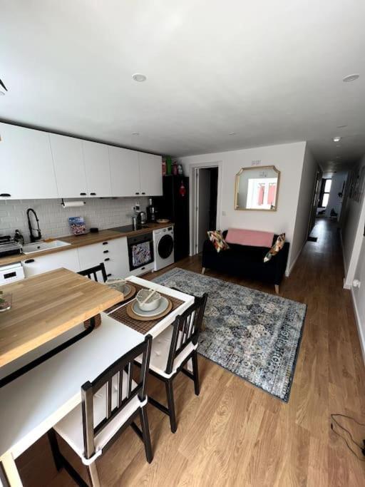 Appartamento Luxury Artistic Digital Nomad Getaway W/ Terrace Lisbona Esterno foto