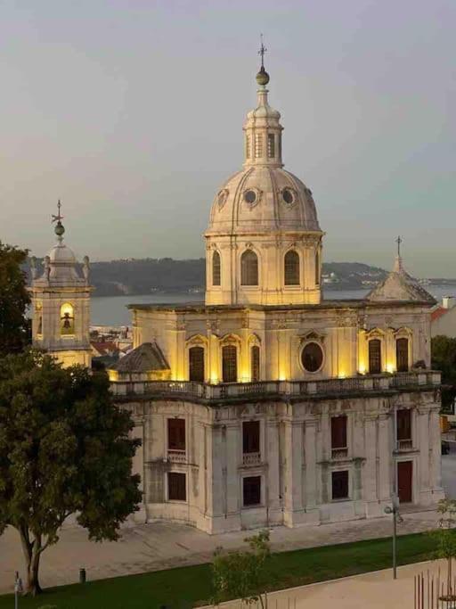 Appartamento Luxury Artistic Digital Nomad Getaway W/ Terrace Lisbona Esterno foto