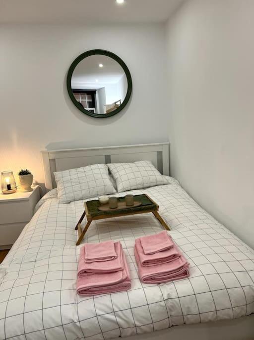 Appartamento Luxury Artistic Digital Nomad Getaway W/ Terrace Lisbona Esterno foto