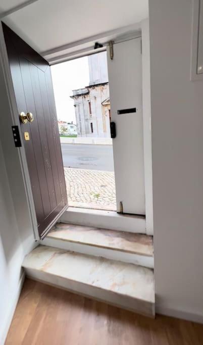Appartamento Luxury Artistic Digital Nomad Getaway W/ Terrace Lisbona Esterno foto