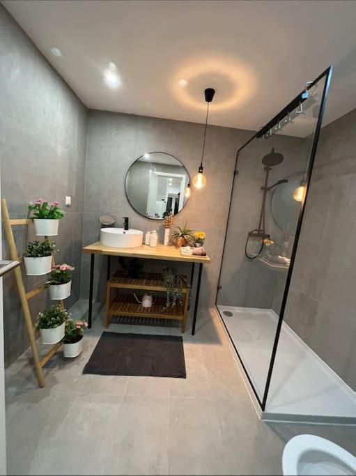 Appartamento Luxury Artistic Digital Nomad Getaway W/ Terrace Lisbona Esterno foto