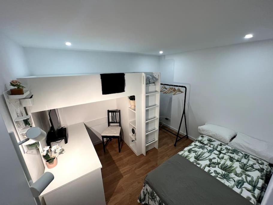 Appartamento Luxury Artistic Digital Nomad Getaway W/ Terrace Lisbona Esterno foto